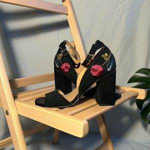 Nanette Lenore Black Heeled Sandals with Embroidered Flowers